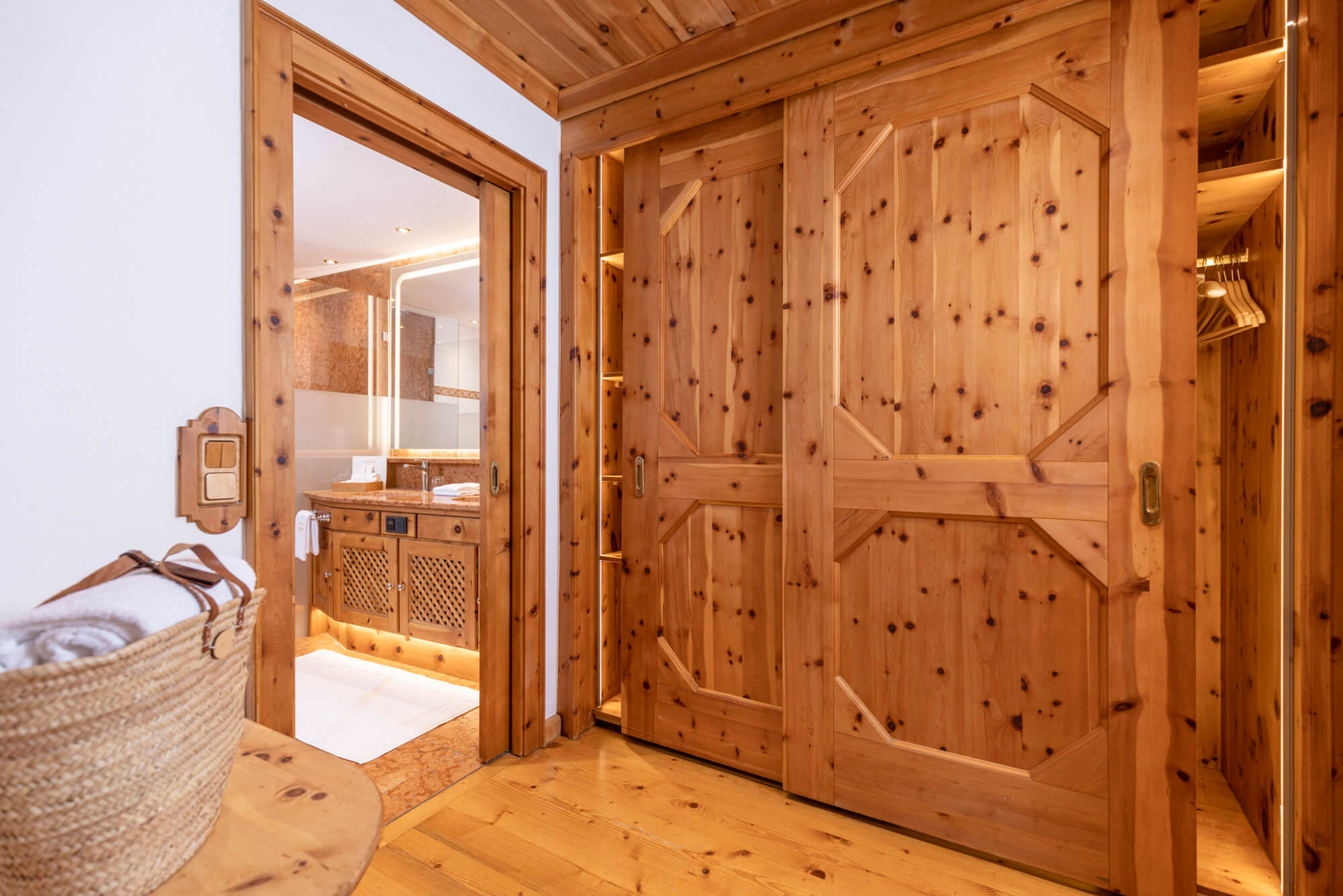 Juniorsuite Ankleideraum (2)